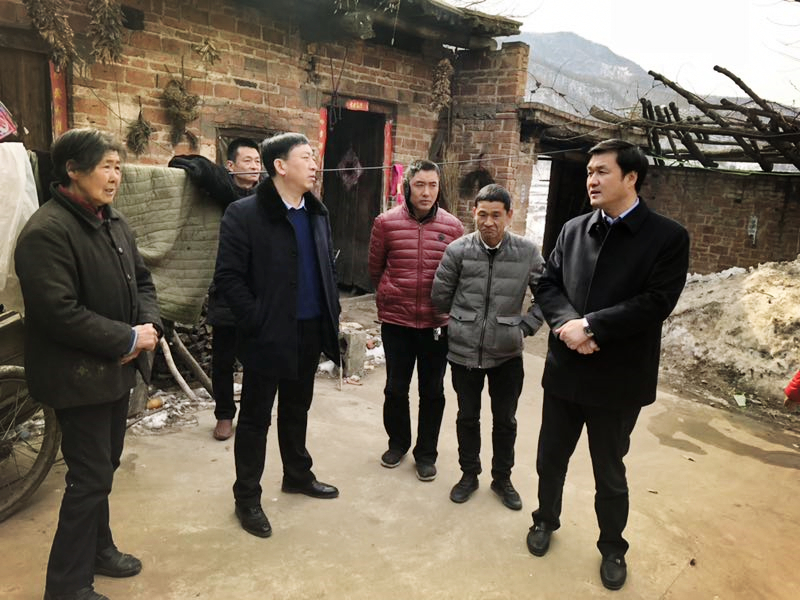 民建“組團(tuán)”慰問，企業(yè)送溫暖到家